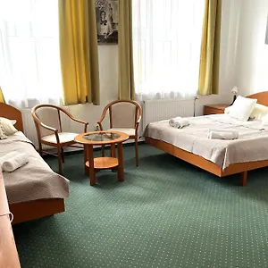 Broadway 2* Budapesta