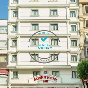 Alpinn Due فندق
